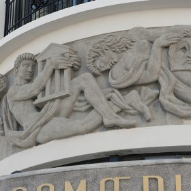 Jean rene debarre 1948 sculptures bas relief facade theatre onde comoedia espace galerie art le comoedia patrimoine historique brest finistere