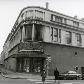 facade 1950 galerie espace art le comoedia brest exposition contemportain art patrimoine historique culture sculptures bas relief cinema theatre batiment art deco