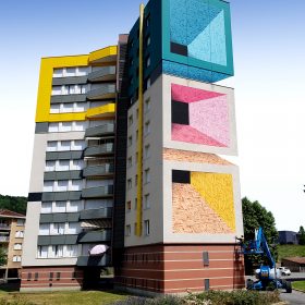 Astro oeuvre monumentale urbaine artiste de la galerie espace art le Comoedia Brest exposition art urbain street art graff