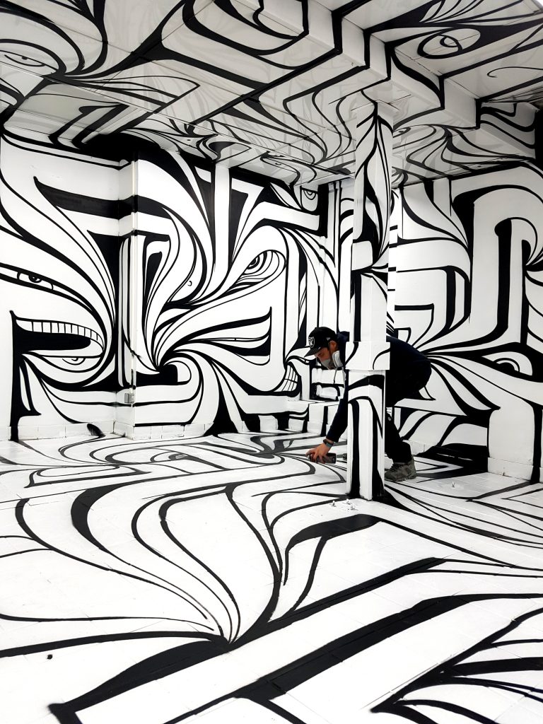 Astro Black supermarket artiste de la galerie espace art le Comoedia Brest exposition art urbain street art graff