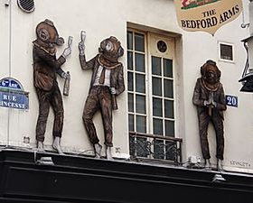 Collage urbain Levalet artiste de la galerie espace art le Comoedia Brest exposition art urbain street art