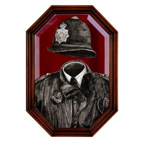 Assimilation de Levalet collage sur miroir artiste de la galerie espace art le Comoedia Brest exposition art urbain street art