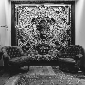 Travail ceramique noir et blanc de Julien Soone artiste galerie espace art le Comoedia exposition art urbain