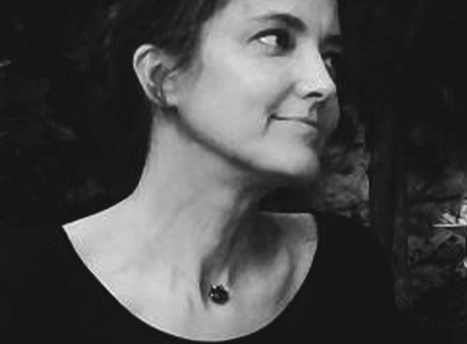 portrait karine chaude comoedia brest galerie art contemporain exposition vente finistere bretagne
