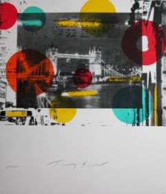 Lithographie Tony Soulié photo noir et blanc de Tower bridge fond photo en noir et blanc ronds rouges jaunes et bleus