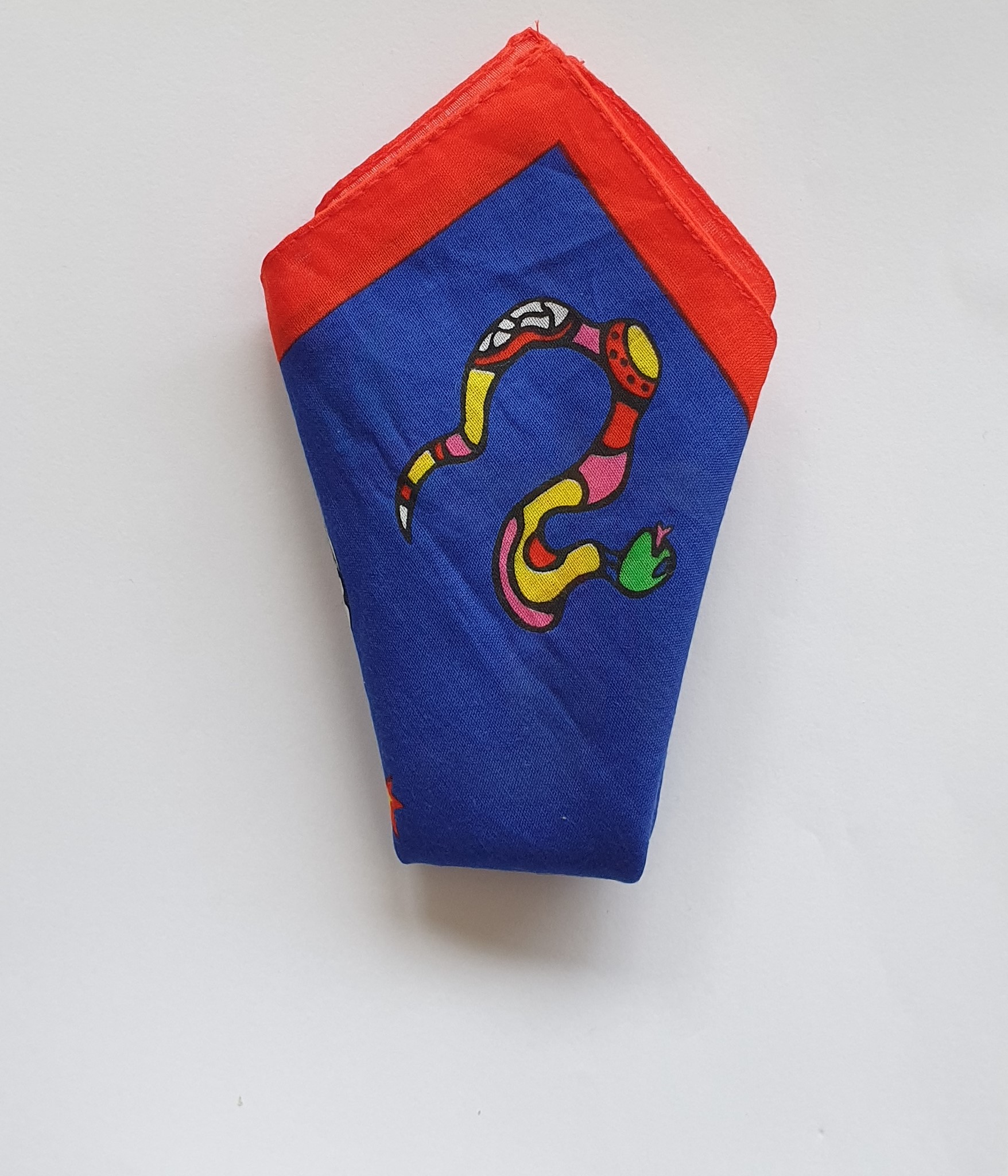 Pochette - Niki de Saint Phalle - tissu bleu et rouge - motif serpent coloré