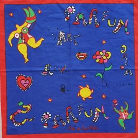 Pochette ouverte - Niki de Saint Phalle - Tissu bleu et rouge - motifs femme, soleil, serpent, coeur, bouche, écritures, scorpions colorés