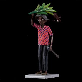 Sculpture - Didier AHADJI - Homme africain - Paysan - Chemise rose, bleu et dorée - plante dans la main - machette dans l'autre