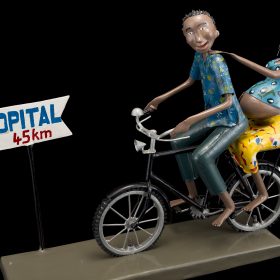 Sculpture - Didier AHADJI - Femme enceinte - homme à vélo - panneau hôpital 45 km