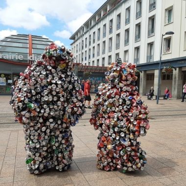 Brest : deux hommes cannettes créent la surprise en centre-ville