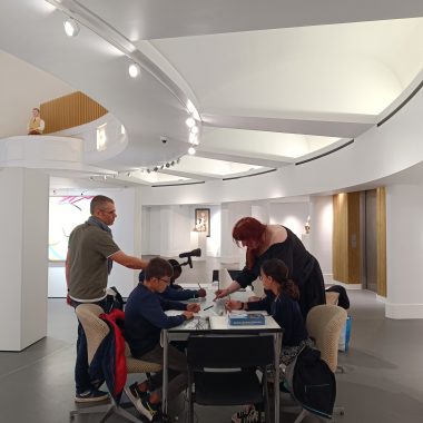 Un atelier de dessin à la Galerie d’Art Le Comoedia à Brest