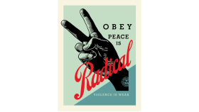 Une main faisant le signe de paix, avec écrit "Peace is radical".