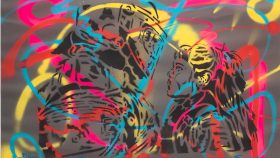 peinture bombe avec pochoirs