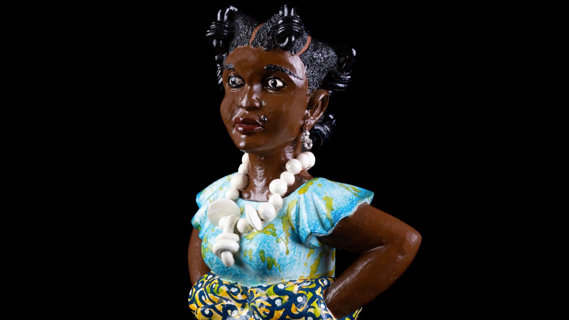 Sculpture d'une femme debout