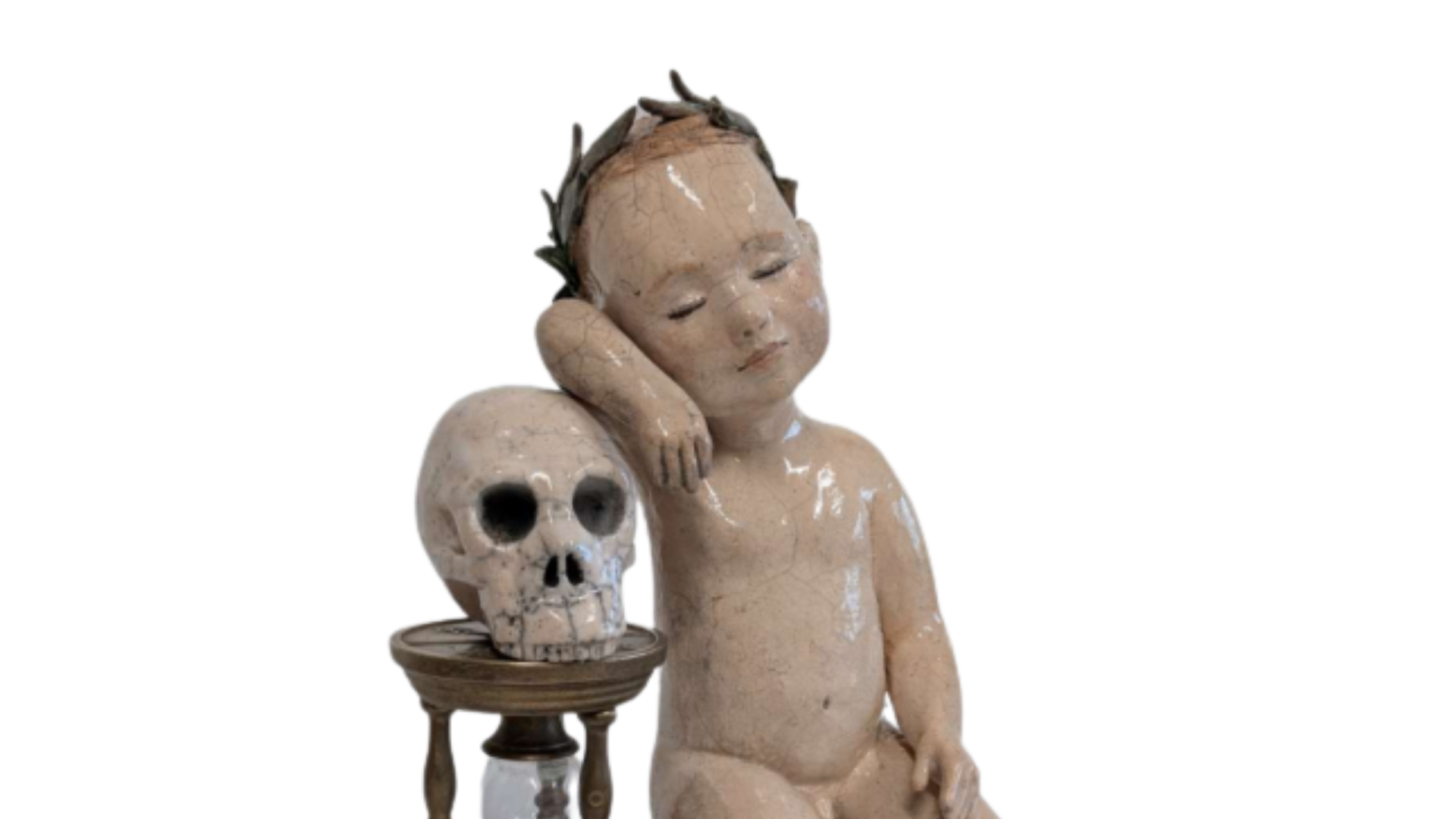 Sculpture d'un enfant endormi sur un crâne et un sablier