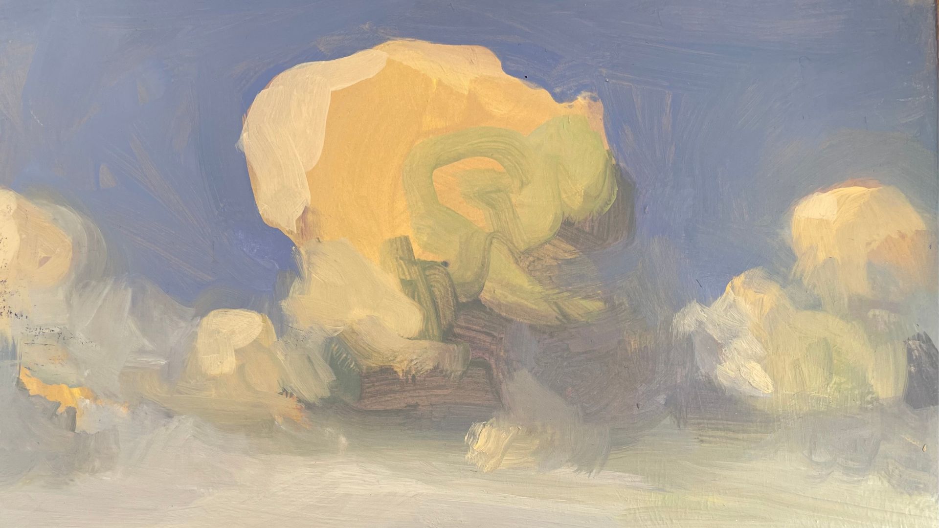 nuages jaunes au dessus de la mer