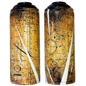 Bombe aérosol peinte à l'acrylique, marqueur