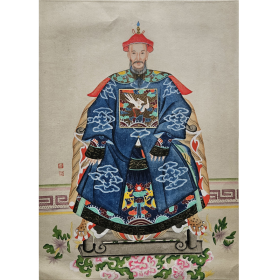Homme en costume chinois avec des motifs