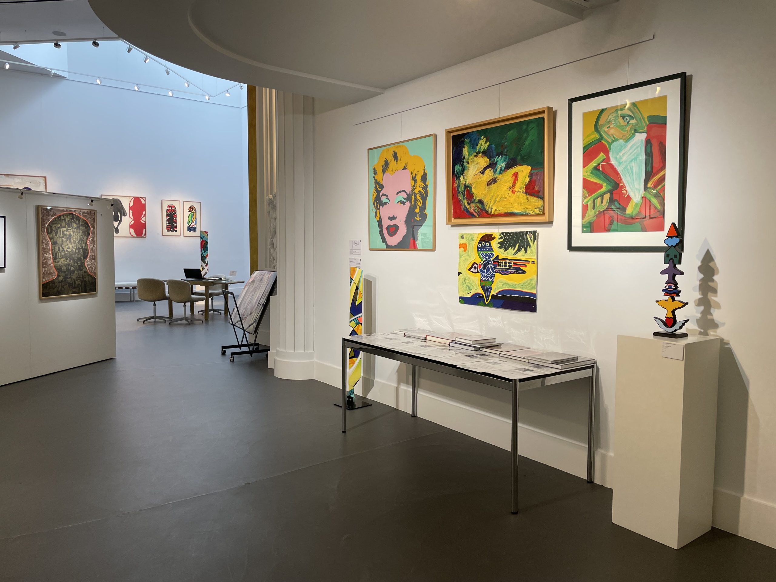 l'exposition Regards de Collectionneurs à la galerie Le Comoedia