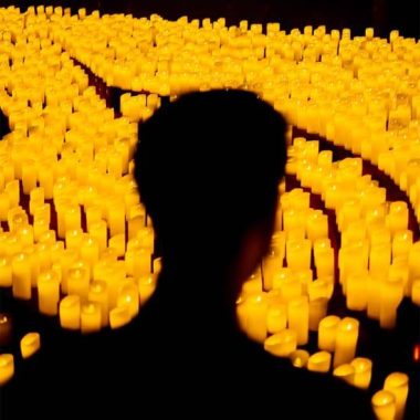 Un concert illuminé de bougies a lieu au Comœdia ce soir