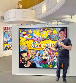 Speedy Graphito devant une de ses oeuvres
