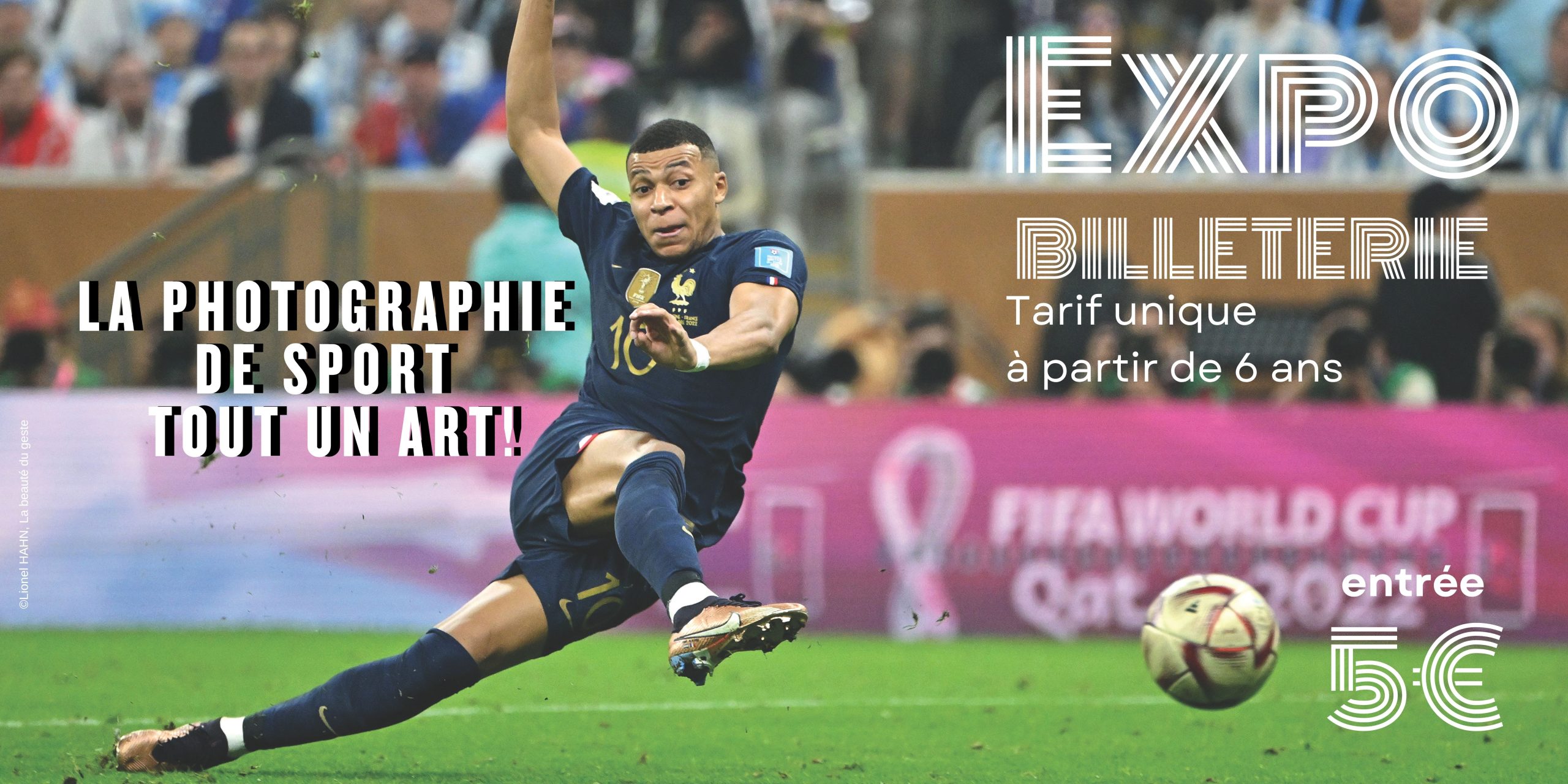 Killian Mbappé en train de frapper le ballon