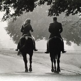 Ian Bradshaw, Reagan and the Queen, le président Ronald Reagan et la reine Elizabeth II à cheval lors d’une promenade au château de Windsor, le 8 juin 1982.