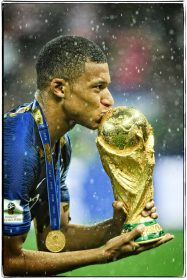 Lionel Hahn, New King, portrait de Kylian Mbappé célébrant la victoire de la France face à la Croatie en finale de la Coupe du monde 2018 à Moscou, avec la deuxième étoile sur son maillot.