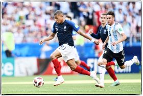 Lionel Hahn, Run, Kylian Mbappé en pleine accélération lors du huitième de finale de la Coupe du monde 2018 entre la France et l’Argentine à Kazan.