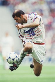 Lionel Hahn, Zidane, photographie de Zinedine Zidane lors du quart de finale de la Coupe du monde 1998 opposant la France à l’Italie.