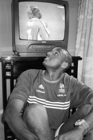 Les yeux dans les bleus 56