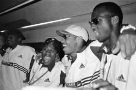 Les yeux dans les bleus 77